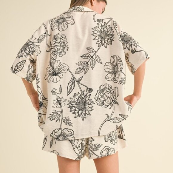 Weekend Ready Short Set - Picture 2 of 3